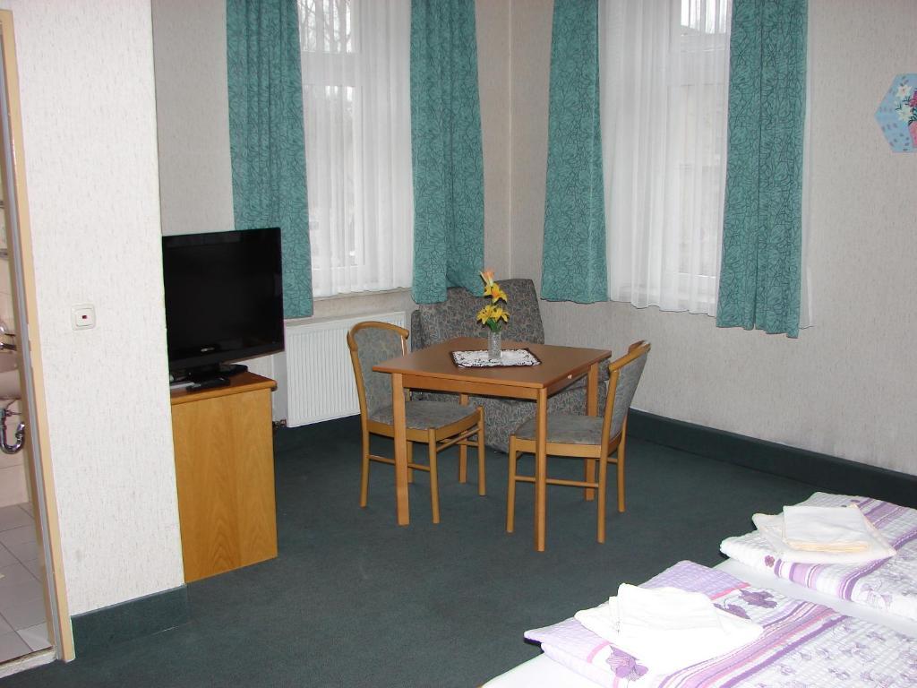 Hotel-Restaurant-Adler Reichenbach im Vogtland Room photo